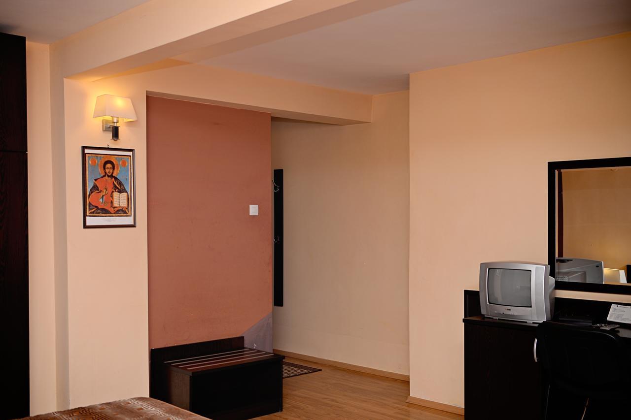 Family Art-Hotel Zora Vratsa エクステリア 写真