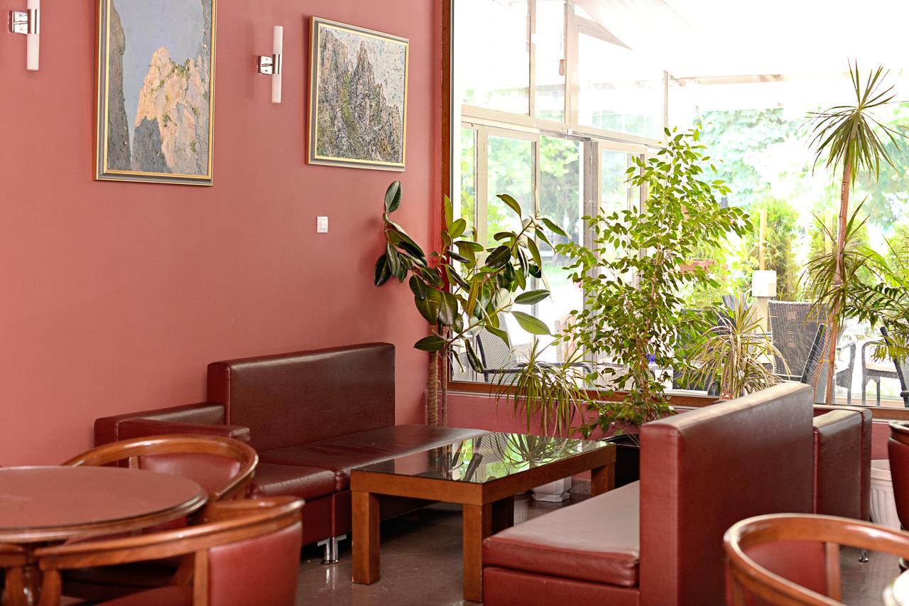 Family Art-Hotel Zora Vratsa エクステリア 写真