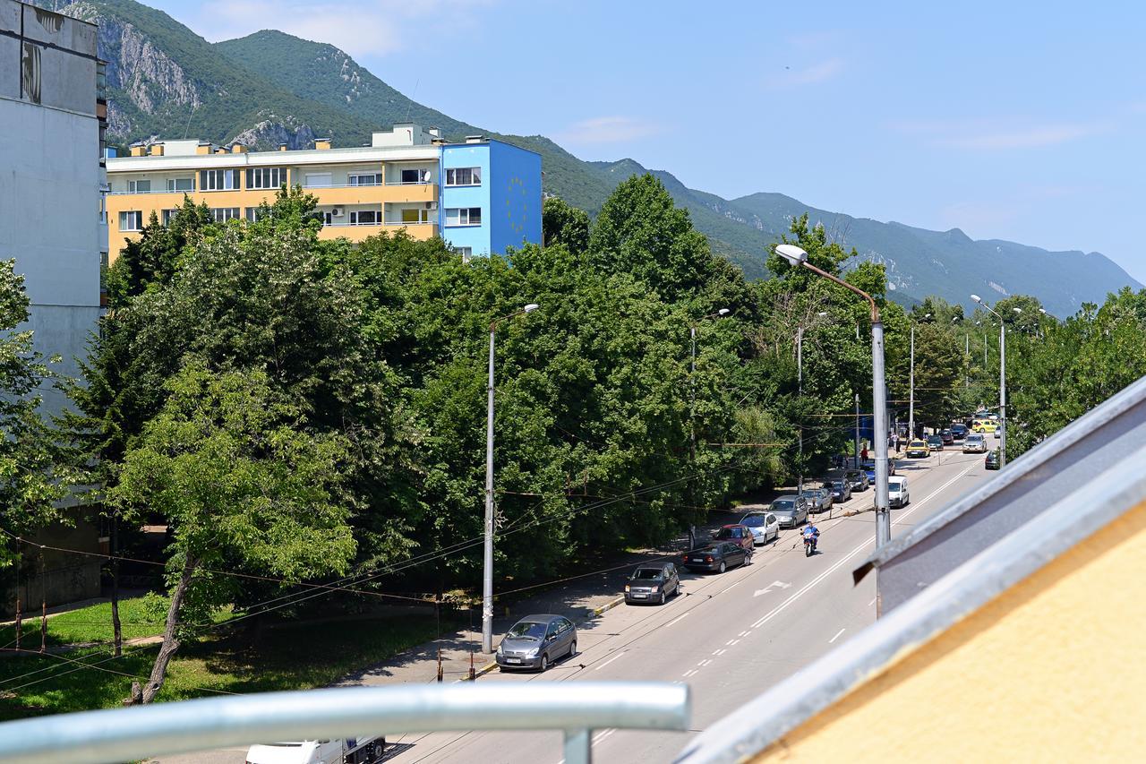 Family Art-Hotel Zora Vratsa エクステリア 写真