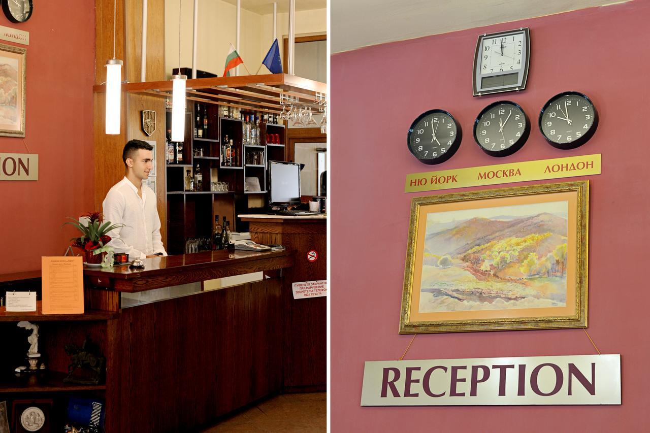Family Art-Hotel Zora Vratsa エクステリア 写真