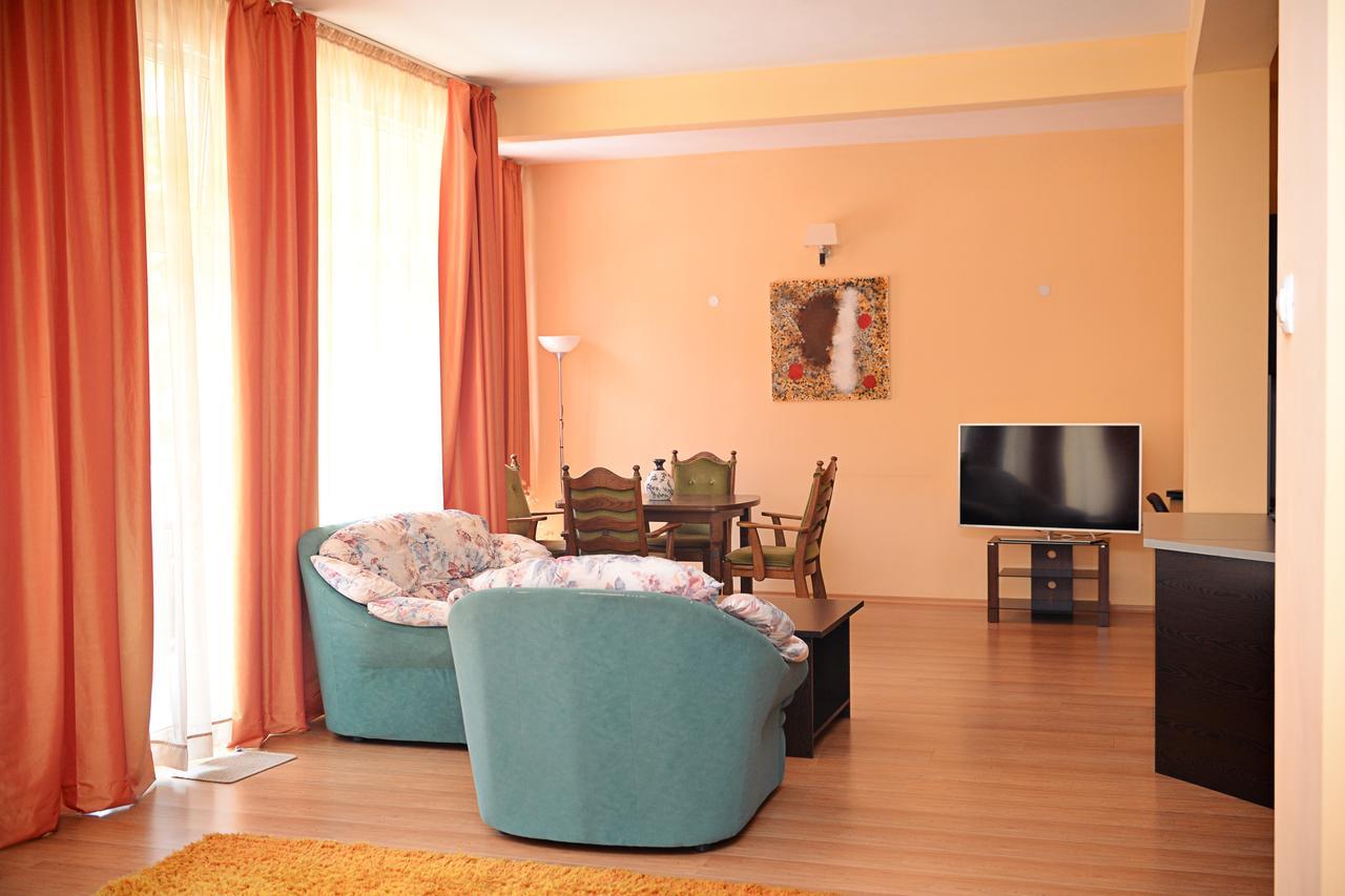 Family Art-Hotel Zora Vratsa エクステリア 写真