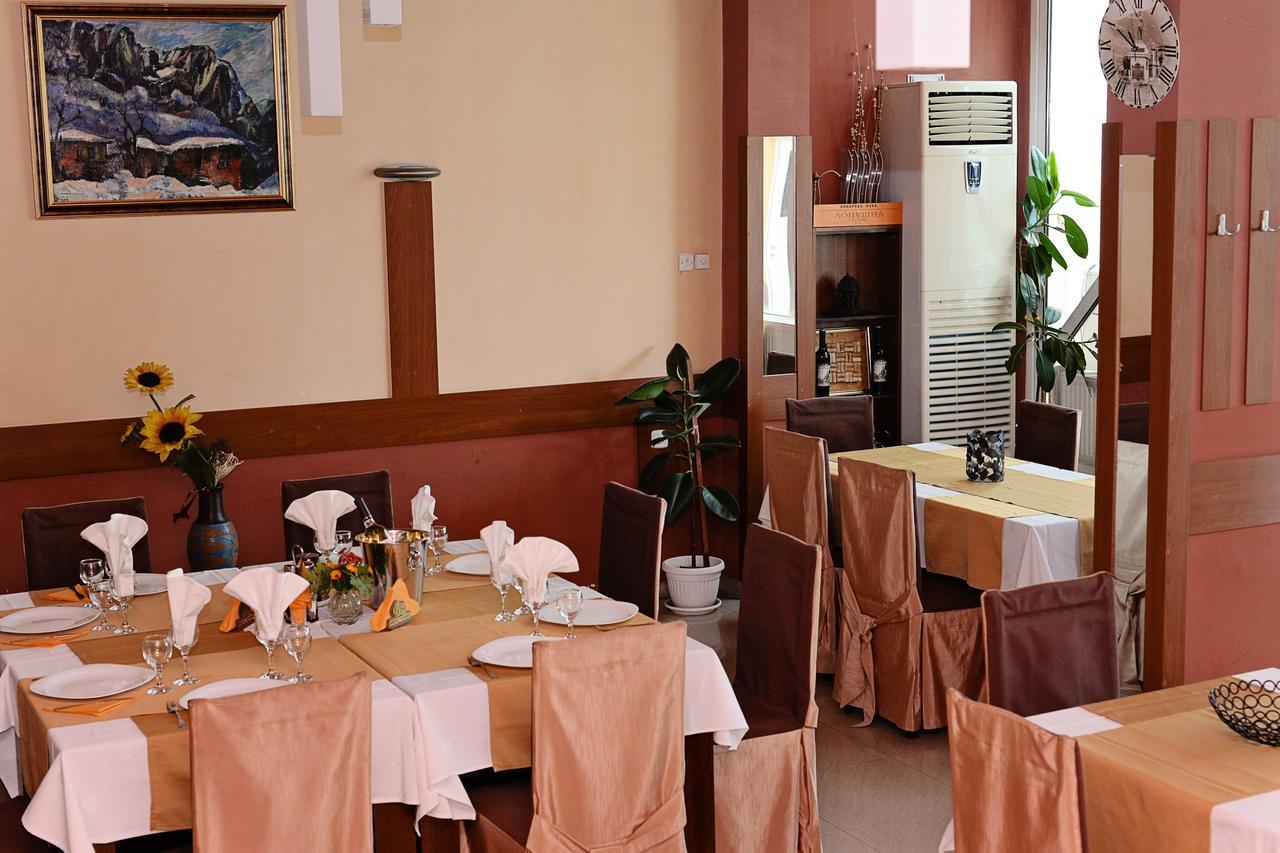 Family Art-Hotel Zora Vratsa エクステリア 写真