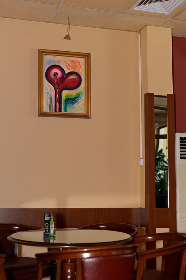 Family Art-Hotel Zora Vratsa エクステリア 写真