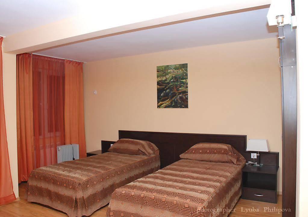 Family Art-Hotel Zora Vratsa エクステリア 写真